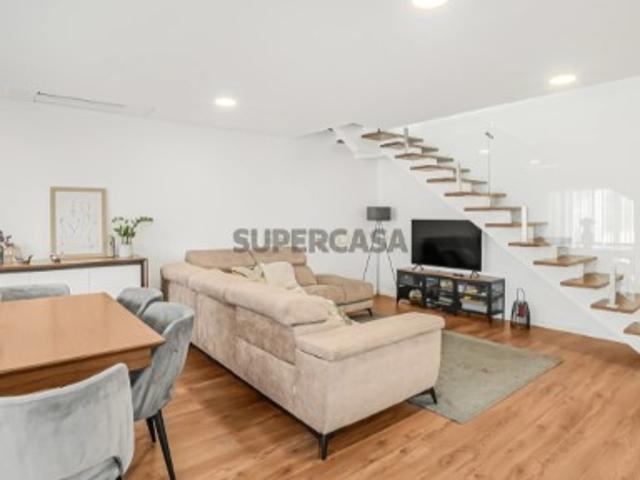 T3 DUPLEX 244m2 c/ Varanda e Garagem