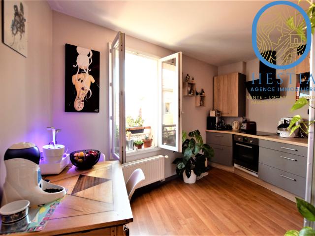 T3 DUPLEX 69m2/ ou 75m2 hors carrez. Moirans centre village