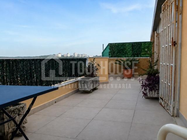 T3 Duplex com Terraço e Vista Desafogada no Coração de Algés