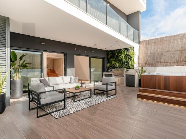 T3 Duplex com Terraço Panorâmico – Onde a História e o Conforto se Encontram