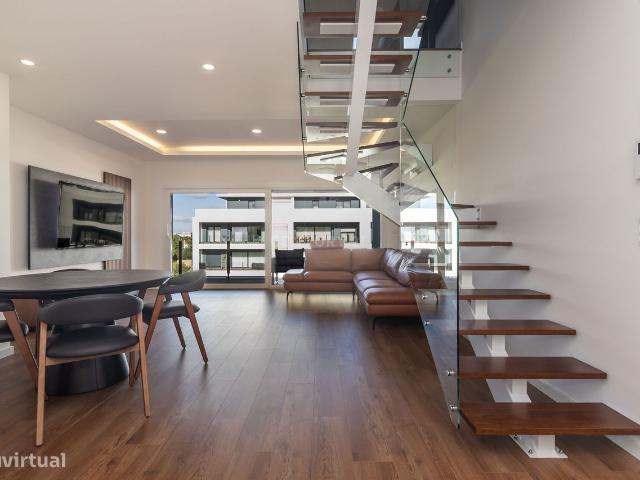 T3 Duplex c/arrecadao e garagem Torre da Marinha