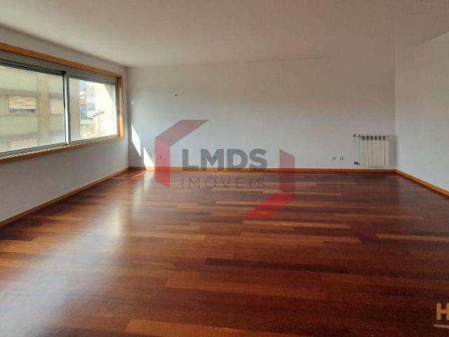 T3 Duplex de 219 m² com Jardim Privativo | Rua de Santos Pousada ? Porto | 26084092214