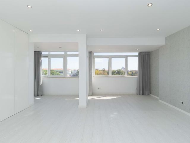 T3 Duplex de 236 m² com Garagem na Costa da Guia | Viver entre o Mar e Cascais