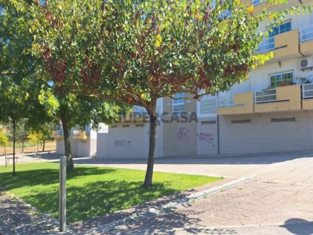 T3 Duplex de R/C e 1º andar em Palhais Barreiro