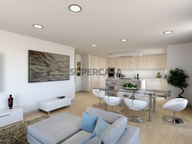 T3 Duplex | Montijo | 4.º e 5.º Piso | 1 Terraços em U + 2 Varandas | Garagem Box 3 Viaturas