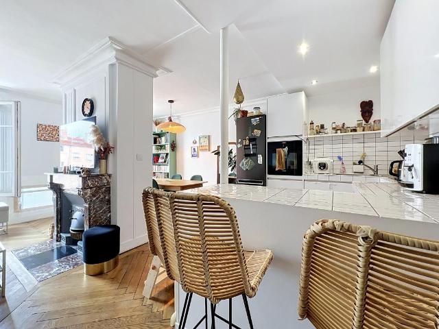 T3 – DUPLEX – MEUBLE – CLIMATISATION – GRENIER – CAVE – 79 m² au sol – 69006 – LYON