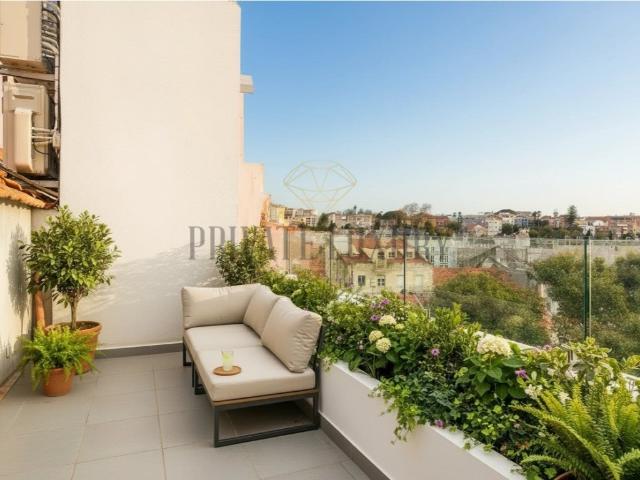 T3 Duplex Novo com Terraço junto à Praça da Alegria | Lisboa 110m² Santo António
