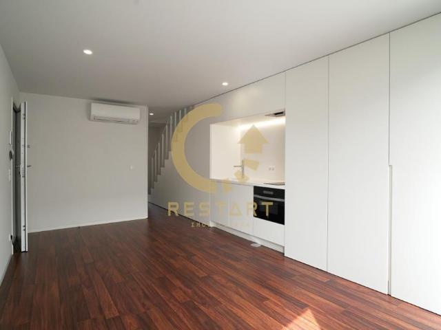 T3 Duplex na Rua de Camões Porto