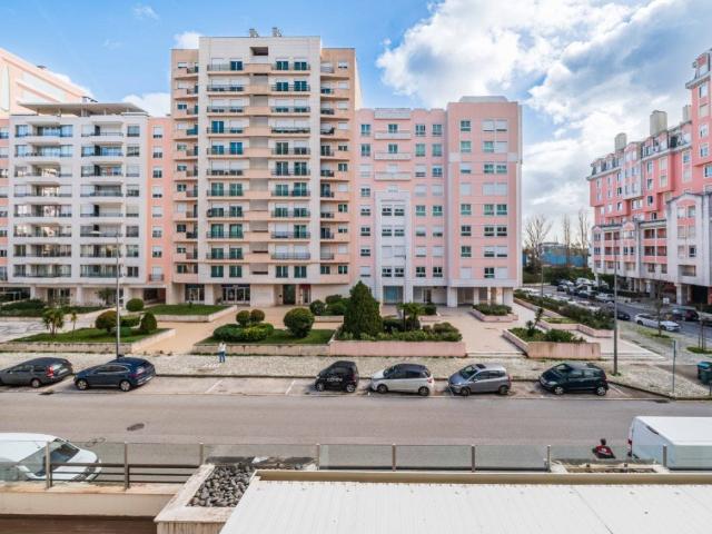 T3 em Telheiras com 155m² | Box para 2 carros | Varanda | Ex. 140m² Lumiar