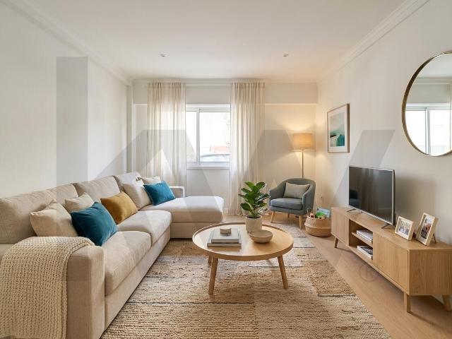 T3 em Odivelas a Um Passo de Tudo | Remodelado, Luminoso e Bem Localizado