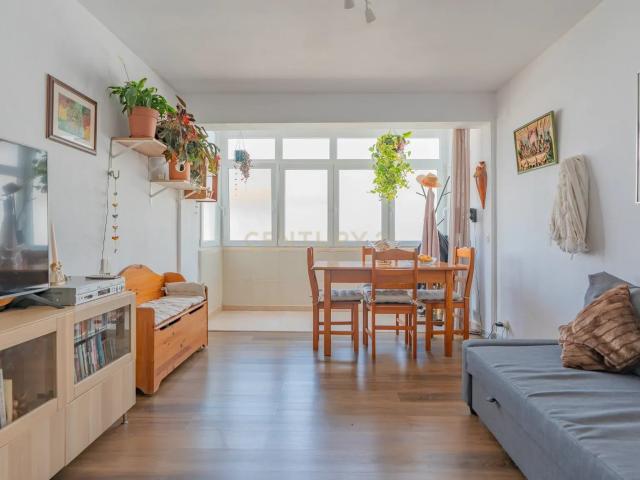 T3 em Oeiras excelente localização, com muita luminosidade e com tudo perto de si!