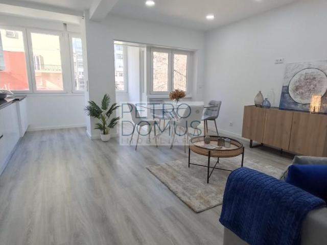 T3 Em Remodelação Total Na Estrada De Benfica Inclui Home S. 0m² Benfica