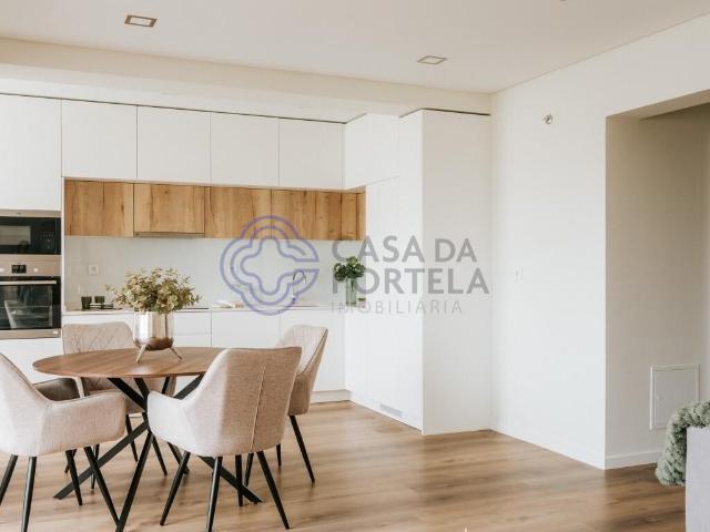 T3 em remodelação total com varanda em Benfica