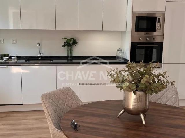 T3 em remodelação total com varandas e elevador Benfica