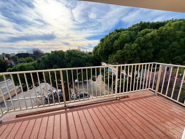 T3 en dernier étage, terrasse, parking SANARY