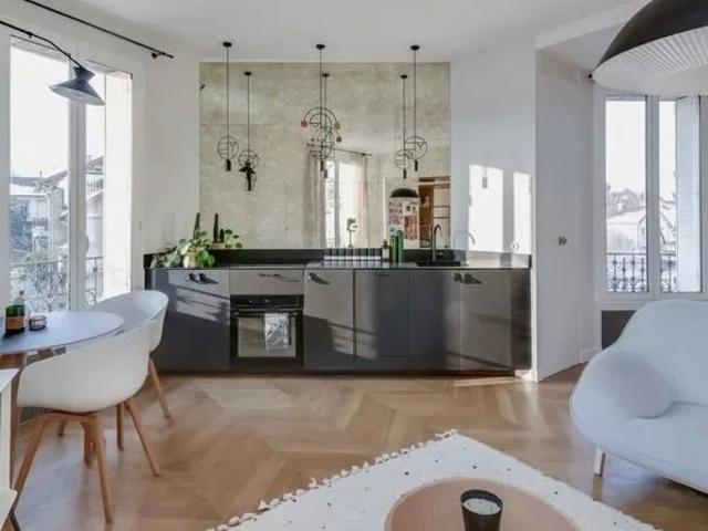 T3 EN ETAGE COUR INTERIEUR AVEC 13M2 BALCON ET PARKING