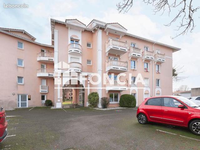 T3 en rez de chaussee avec loggia loue 750, place de parking privative a mont de marsan