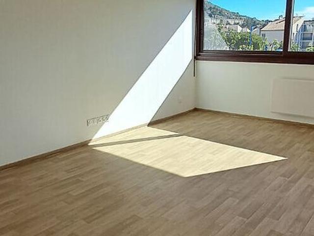 T3 ENTIEREMENT RENOVE AVENUE JEAN GIONO