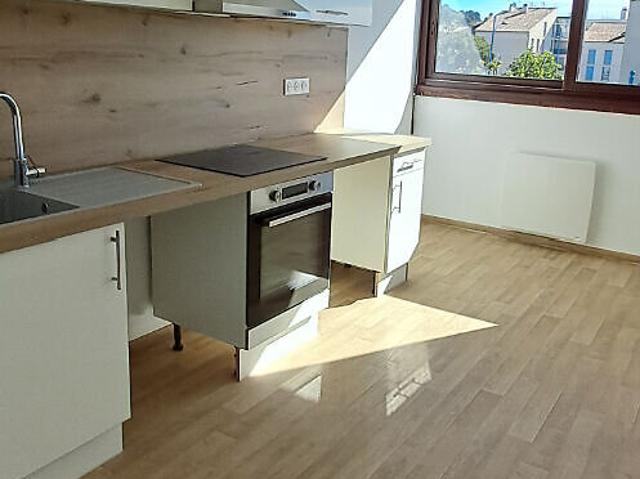 T3 ENTIEREMENT RENOVE AVENUE JEAN GIONO