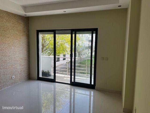 T3 Espetacular CAPARICA Lazarim Zona Privilegiada e muito calma
