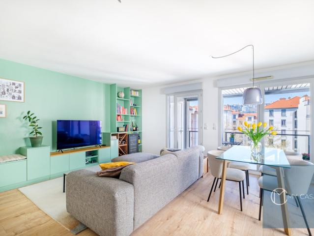 T3 étage élevé avec terrasse et balcon