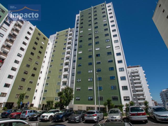 T3, Excelente estado de conservação, 2 suites, parqueamento e arrecadação, Alfragide