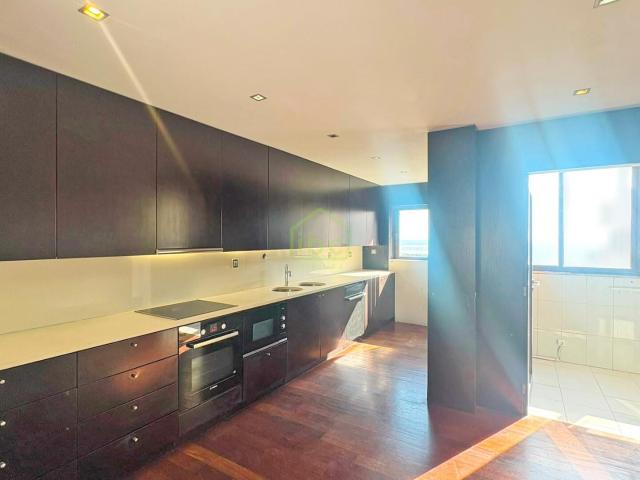 T3 Exclusivo com Terraço de 140 m² e Vistas de Mar | Póvoa de Varzim