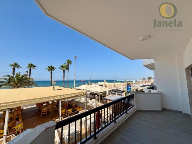 T3 Exclusivo na Primeira Linha de Quarteira Vista Mar Frontal e Acesso Direto à Praia