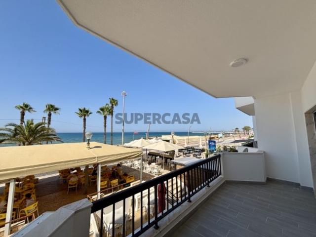 T3 Exclusivo na Primeira Linha de Quarteira Vista Mar Frontal e Acesso Direto à Praia