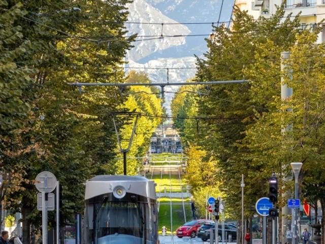 T3 + EXTERIEUR QUARTIER FOCH / 5 AVENUES TRAVERSANT PLEIN SUD