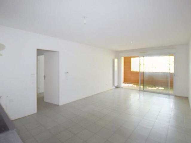 T3 grande terrasse, parking sous sol, cave, ascenseur