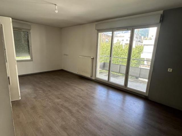 T3 GRENOBLE Rue Lorenzaccio Vigny Musset