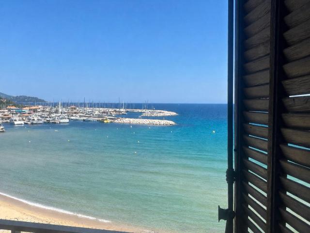 T3 Hyper Centre Les Pieds Dans L'eau Le Lavandou 58m² Le Lavandou