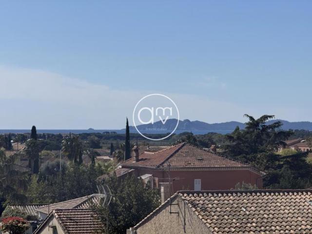 T3 LA LONDE LES MAURES VUE MER