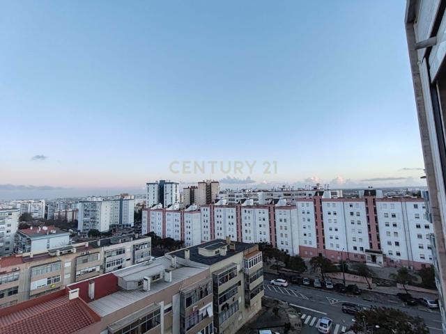 T3 Laranjeiro vista Rio, Sol todo o dia, ideal para a sua Família!