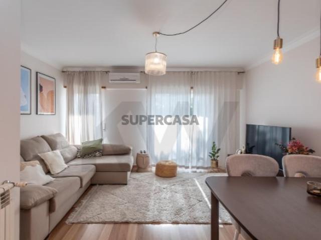 T3 Luminoso com Suite, Estacionamento e Arrecadação Bobadela | 445.000€