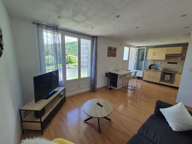 T3 lumineux 53 m² avec balcon et parking Vivre au calme avec vue montagnes Pas d'encadrement des loyers