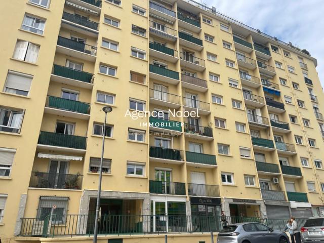 T3 lumineux avec balcon, garage et gardien À deux pas de l