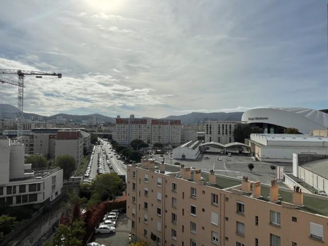 T3 lumineux avec vue dégagée sur le Vélodrome + BOX Marsei