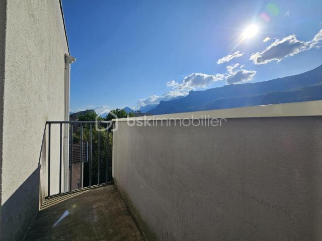 T3 lumineux en dernier étage avec balcons et vue dégagée