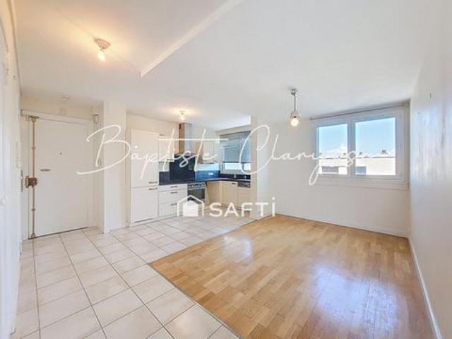 T3 Lumineux Lyon 8e: Balcon, Parking & Calme