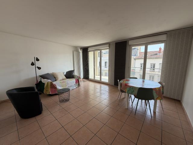 T3 MEUBLE 69.21 PLACE JULES GRANDCLÉMENT TERRASSE