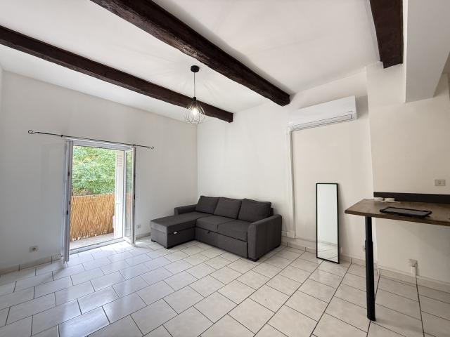 T3 MEUBLE AVEC BALCON AU CENTRE DU VILLAGE !