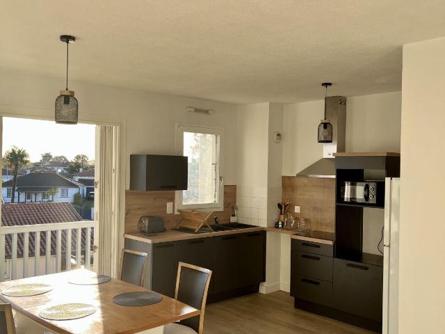 T3 meublé refait à neuf lumineux avec balcon