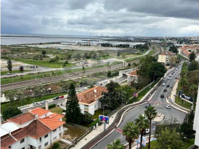 T3 Mobilado com Vista Panorâmica sobre o Rio Tejo | Póvoa de Santa Iria