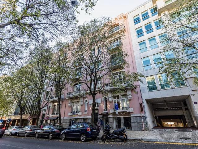 T3 Moderno Mobiliado para Arrendar no Centro de Lisboa