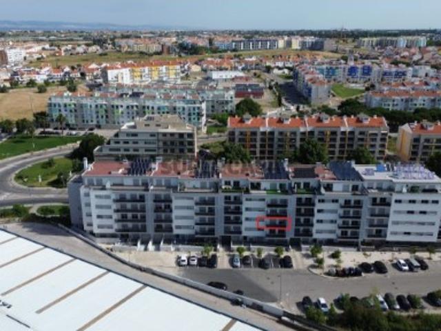 T3 Moderno com Garagem, Varandas e Excelentes Acessos no Montijo