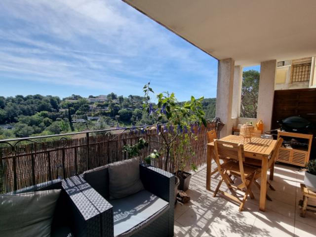 T3 MOUGINS LE HAUT AVEC PK ET CAVE