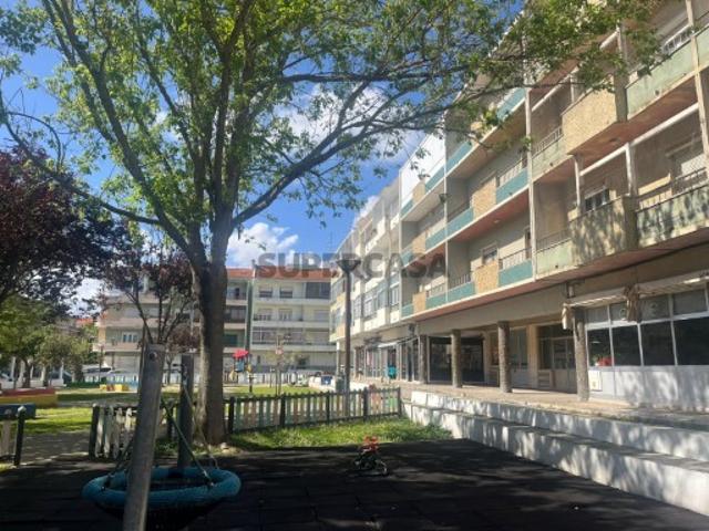 T3 na Av. Oceano Costa de Caparica
