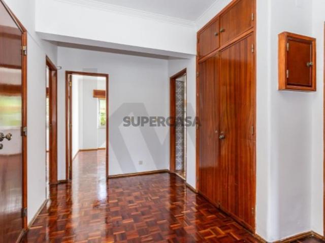T3 na Damaia de Cima em prédio renovado